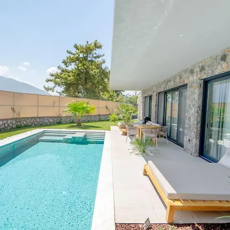 Viohouses 6- Luxury Private Korunakli Oezel Havuzlu フェティエ