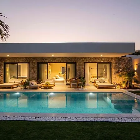 Viohouses 6- Luxury Private Korunakli Oezel Havuzlu 別荘