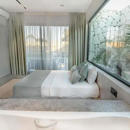 Viohouses 6- Luxury Private Korunakli Oezel Havuzlu Ferienhaus *